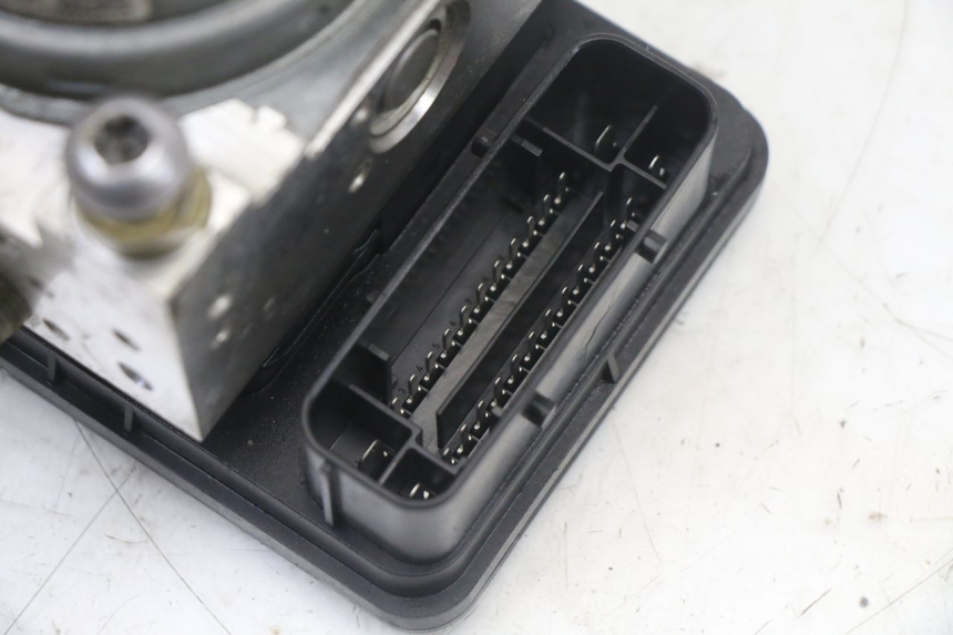 photo de POMPA ABS BMW S RR ABS S1000RR 1000 (2015 - 2018) - Primo piano tecnico