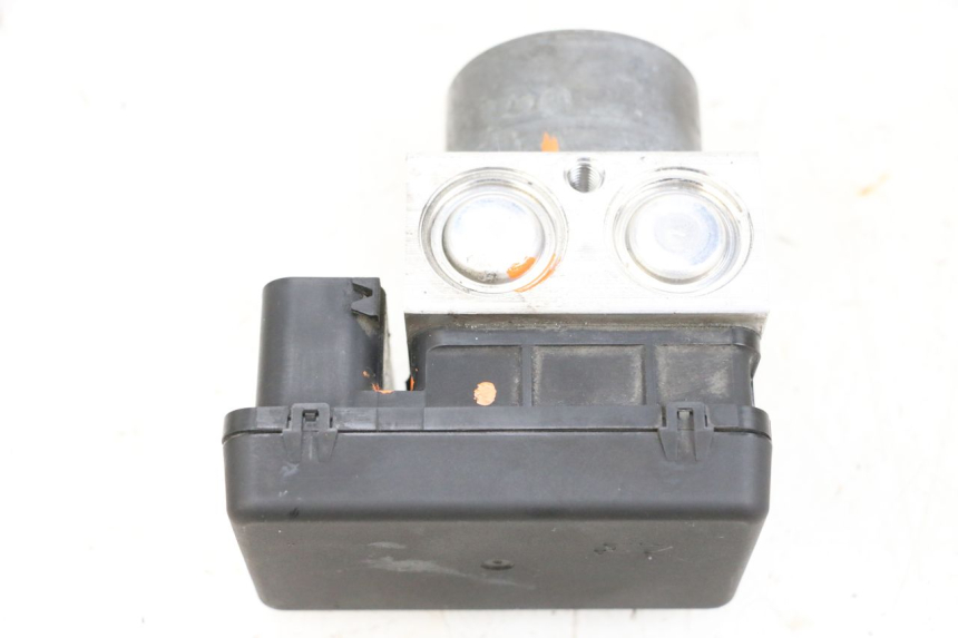 photo de POMPA ABS SUZUKI BURGMAN 650 (2013 - 2020) - Primo piano ad alta risoluzione