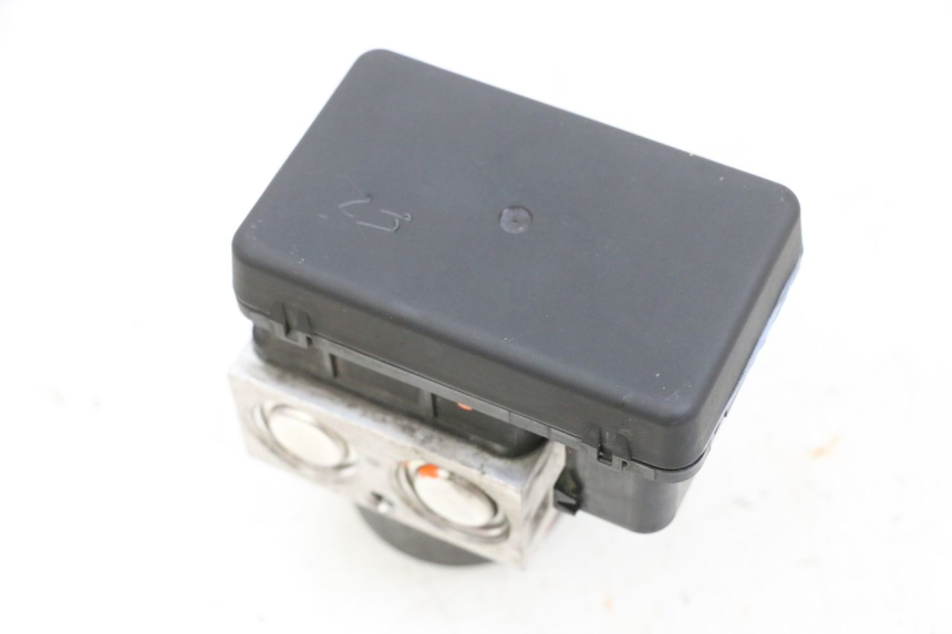 photo de POMPA ABS SUZUKI BURGMAN 650 (2013 - 2020) - Primo piano tecnico