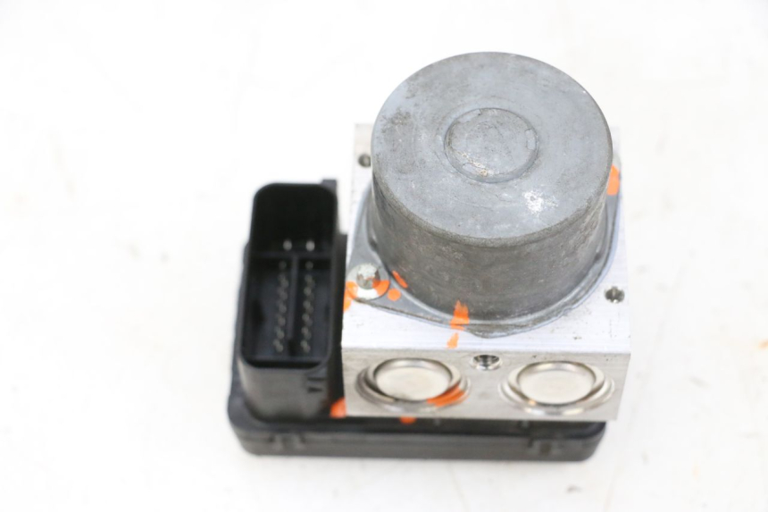 photo de POMPA ABS SUZUKI BURGMAN 650 (2013 - 2020) - Stato della superficie e materiale