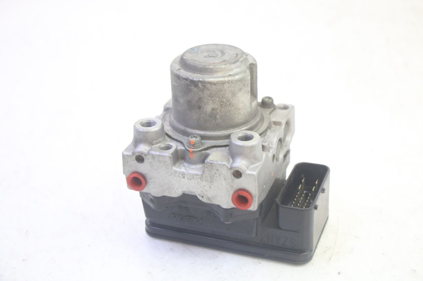 photo de POMPA ABS SUZUKI BURGMAN EXECUTIVE ABS 650 (2006 - 2012) - Dettaglio del componente