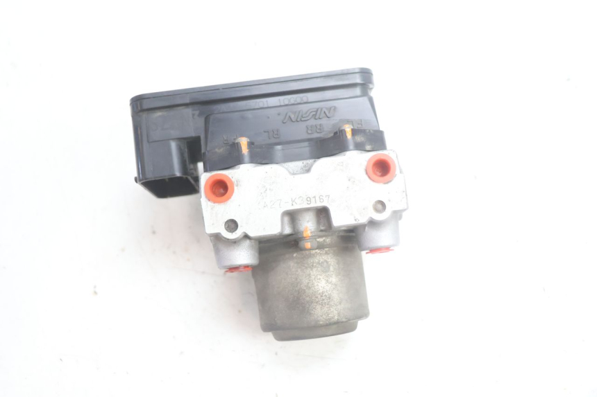 photo de POMPA ABS SUZUKI BURGMAN EXECUTIVE ABS 650 (2006 - 2012) - Dettagli dei punti di fissaggio