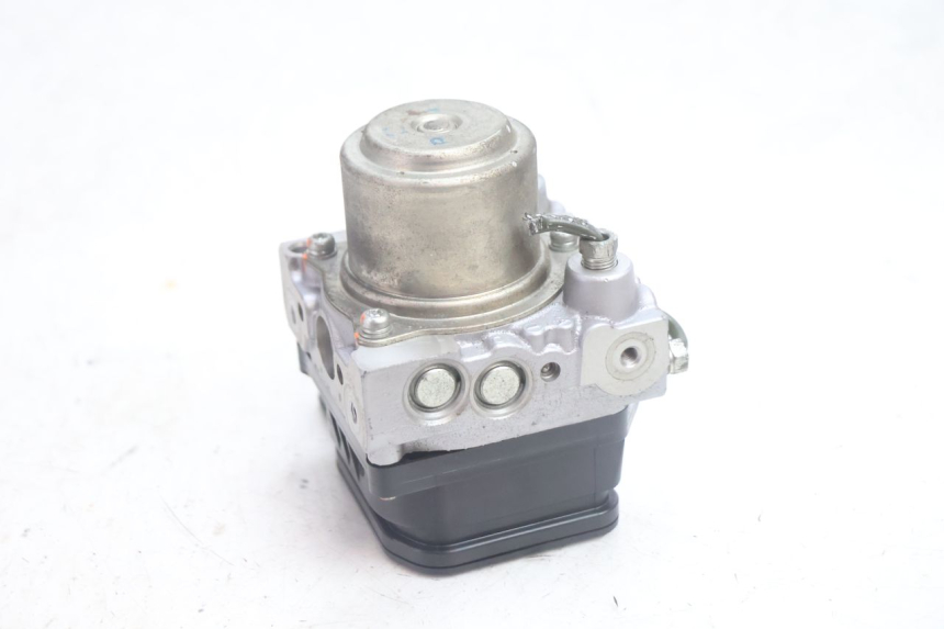 photo de POMPA ABS SUZUKI BURGMAN EXECUTIVE ABS 650 (2006 - 2012) - Dettagli dei punti di fissaggio