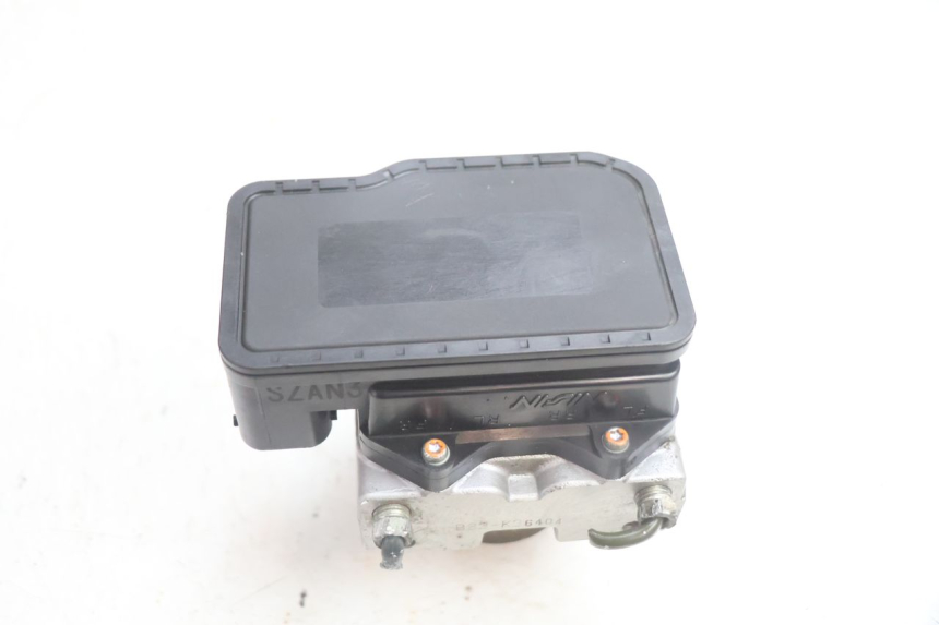 photo de POMPA ABS SUZUKI BURGMAN EXECUTIVE ABS 650 (2006 - 2012) - Stato della superficie e materiale