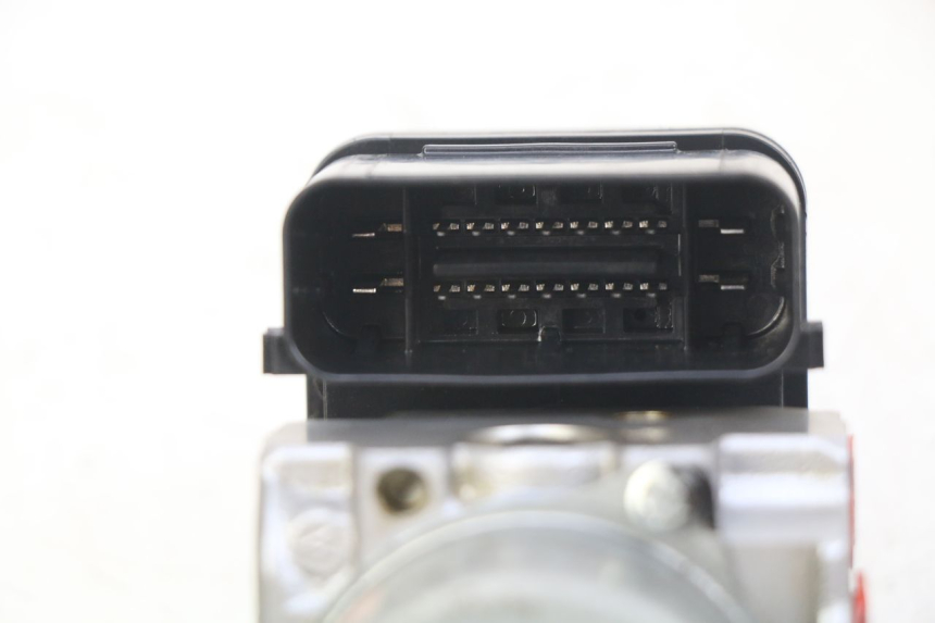 photo de POMPA ABS HONDA CB R 1000 (2018 - 2023) - Zoom sullo stato d'uso