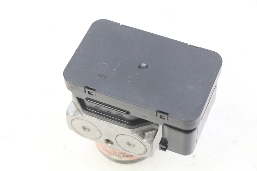 photo de POMPA ABS HONDA CB R 1000 (2018 - 2023) - Altra angolazione