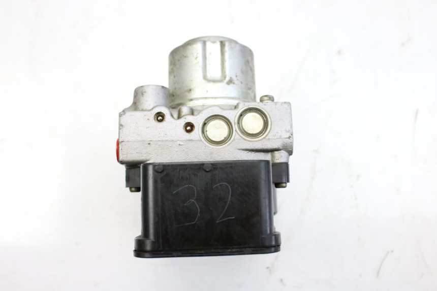 photo de POMPA ABS HONDA FES S-WING SWING ABS 125 (2007 - 2015) - Dettaglio del componente