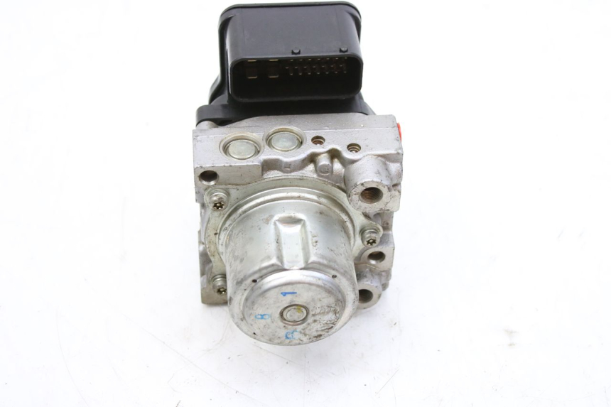 photo de POMPA ABS HONDA FES S-WING SWING ABS 125 (2007 - 2015) - Zoom sullo stato d'uso