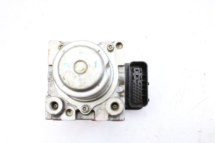 photo de POMPA ABS HONDA FES S-WING SWING ABS 125 (2007 - 2015) - Dettagli dei punti di fissaggio