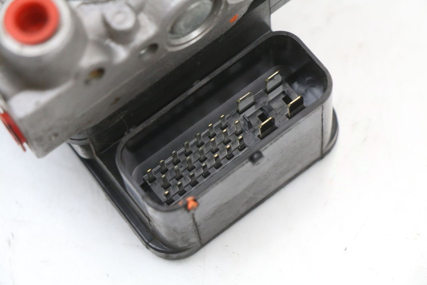 photo de POMPA ABS HONDA FES S-WING SWING ABS 125 (2007 - 2015) - Zoom sullo stato d'uso