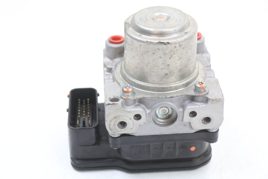 photo de POMPA ABS HONDA FES S-WING SWING ABS 125 (2007 - 2015) - Primo piano tecnico