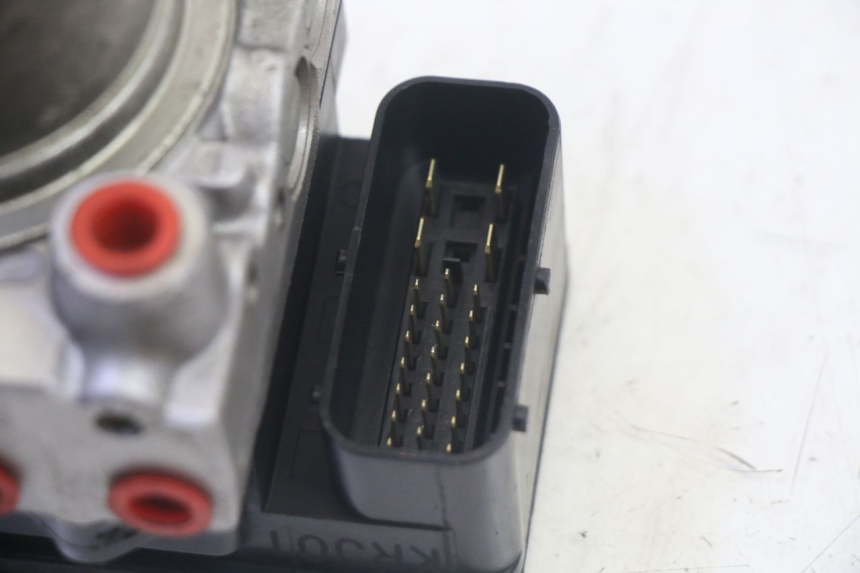 photo de POMPA ABS HONDA FES S-WING SWING ABS 125 (2007 - 2015) - Zoom sullo stato d'uso