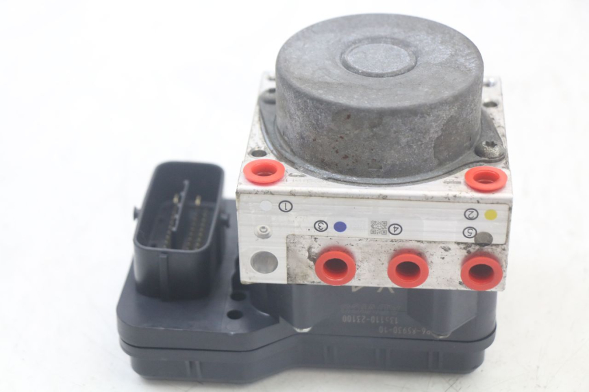 photo de POMPA ABS YAMAHA FJR ABS 1300 (2006 - 2012) - Primo piano tecnico