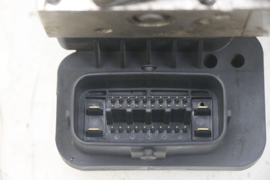 photo de POMPA ABS YAMAHA FJR ABS 1300 (2006 - 2012) - Primo piano tecnico