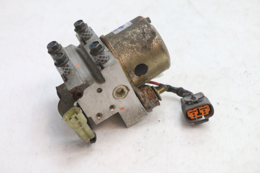 photo de POMPA ABS YAMAHA FJR 1300 (2001 - 2005) - Primo piano tecnico