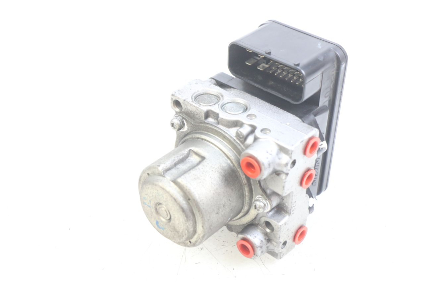 photo de POMPA ABS HONDA FJS SILVERWING SILVER WING 400 (2009 - 2016) - Primo piano tecnico