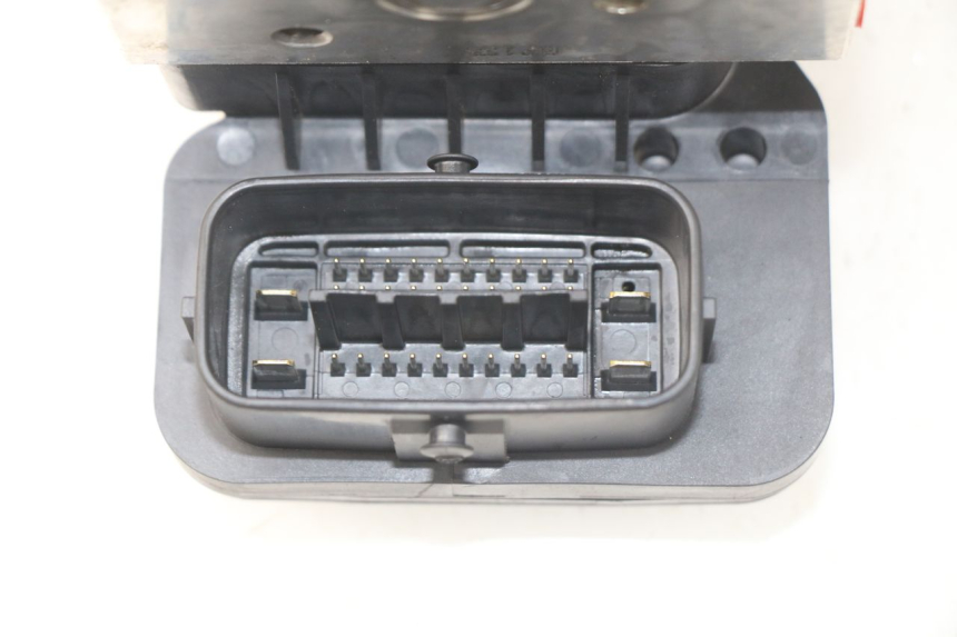 photo de POMPA ABS YAMAHA FZ8 800 (2010 - 2016) - Primo piano tecnico