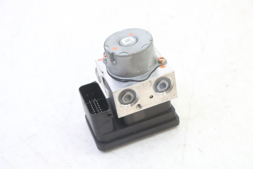 photo de POMPA ABS BMW G310 R 310 (2016 - 2020) - Altra angolazione