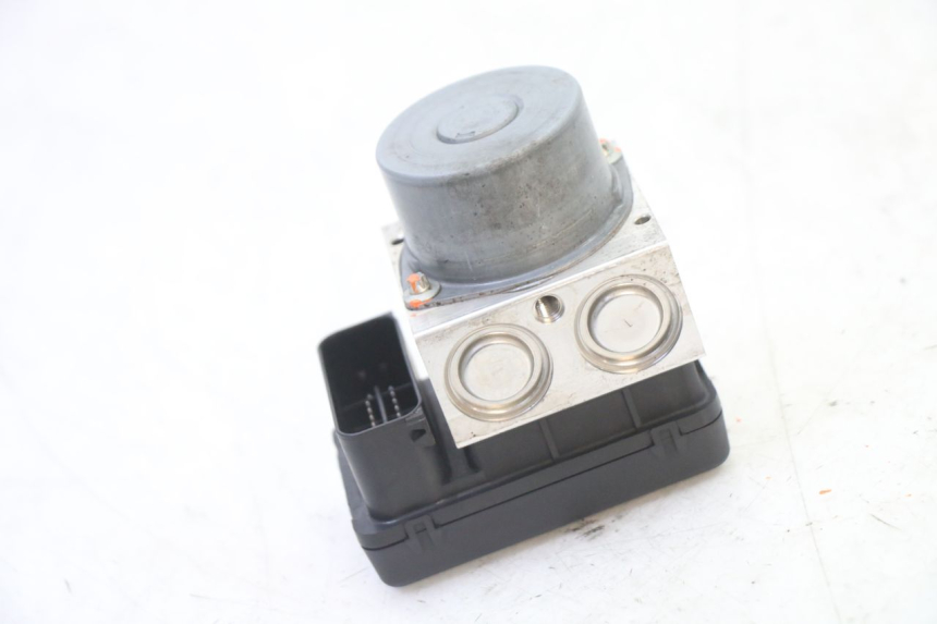 photo de POMPA ABS SUZUKI GSR 750 (2011 - 2017) - Primo piano tecnico