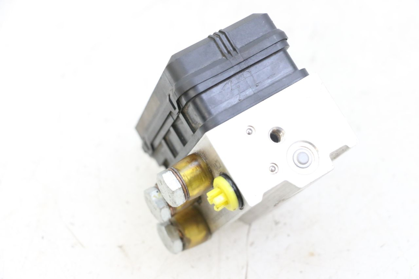 photo de POMPA ABS HUSQVARNA SVARTPILEN 401 (2018 - 2023) - Dettaglio del componente