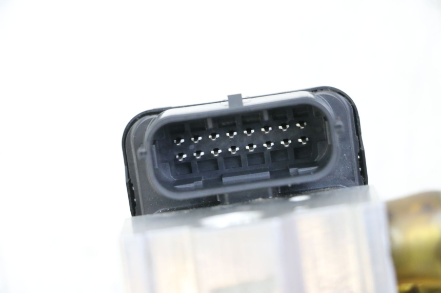 photo de POMPA ABS HUSQVARNA SVARTPILEN 401 (2018 - 2023) - Altra angolazione