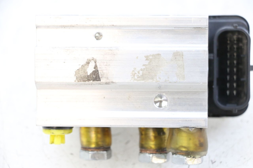 photo de POMPA ABS HUSQVARNA SVARTPILEN 401 (2018 - 2023) - Primo piano tecnico