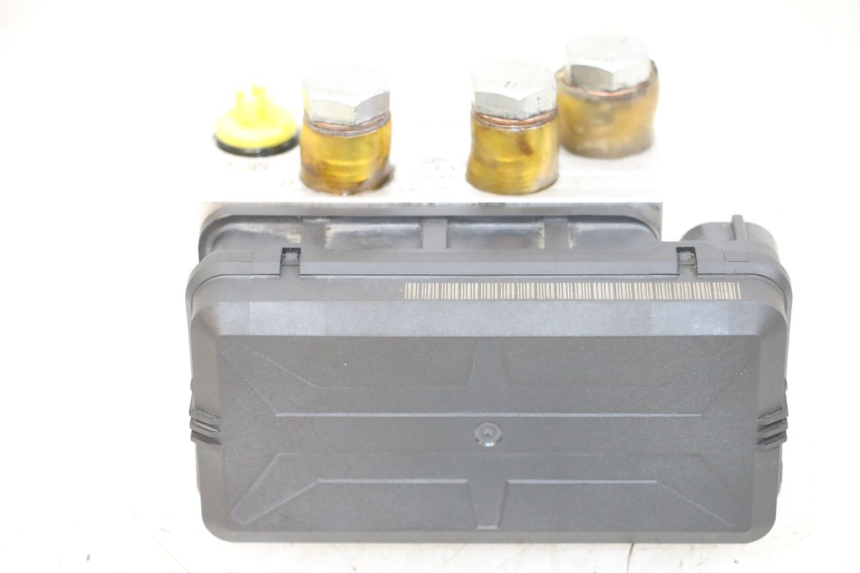 photo de POMPA ABS HUSQVARNA SVARTPILEN 401 (2018 - 2023) - Stato della superficie e materiale