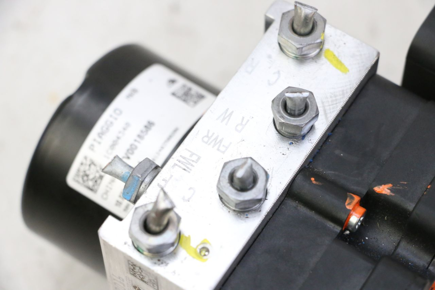 photo de POMPA ABS PIAGGIO MP3 HPE 310 (2024 - 2025) - Dettaglio del componente