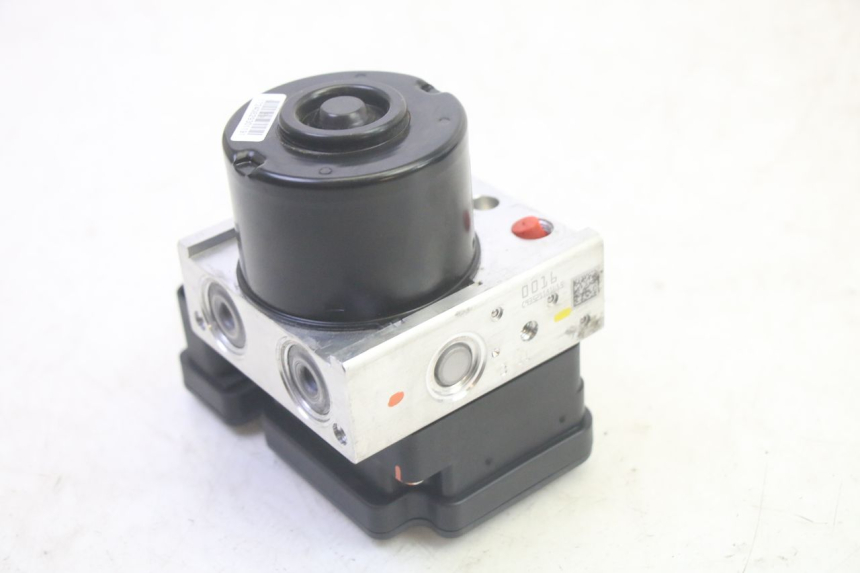 photo de POMPA ABS PIAGGIO MP3 HPE 350 (2018 - 2020) - Dettagli dei punti di fissaggio