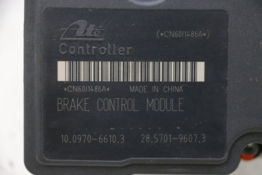 photo de POMPA ABS PIAGGIO MP3 HPE 300 (2019 - 2026) - Primo piano tecnico