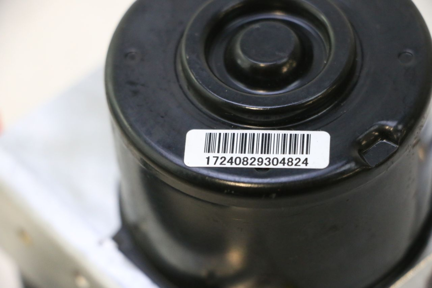 photo de POMPA ABS PIAGGIO MP3 HPE 530 (2022 - 2026) - Stato della superficie e materiale