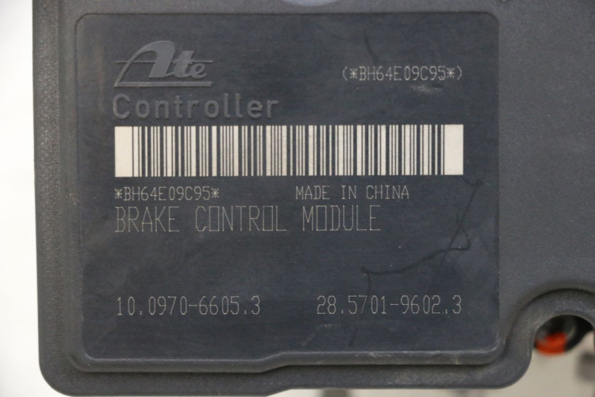 photo de POMPA ABS PIAGGIO MP3 500 (2014 - 2017) - Dettagli dei punti di fissaggio