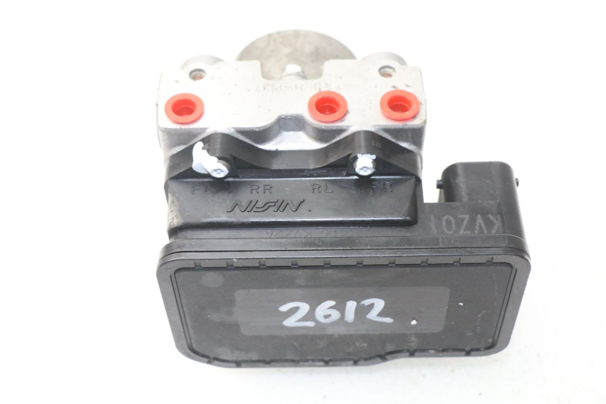 photo de POMPA ABS HONDA NSS EX FORZA 250 (2005 - 2013) - Primo piano tecnico