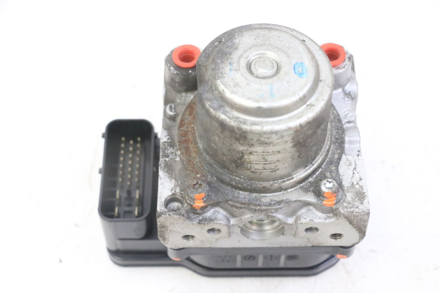 photo de POMPA ABS HONDA NTV DEAUVILLE ABS 700 (2007 - 2016) - Caratteristiche distintive