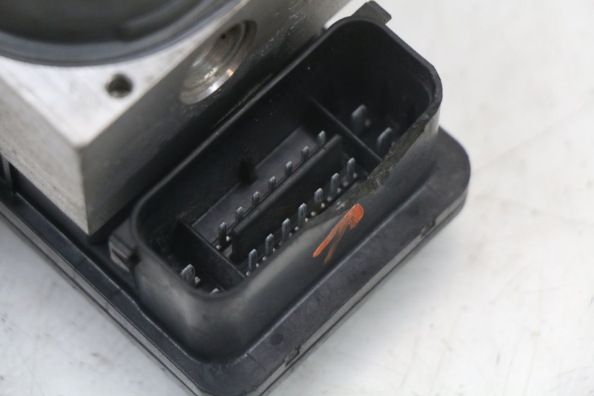 photo de POMPA ABS PEUGEOT BELVILLE 125 (2017 - 2021) - Altra angolazione