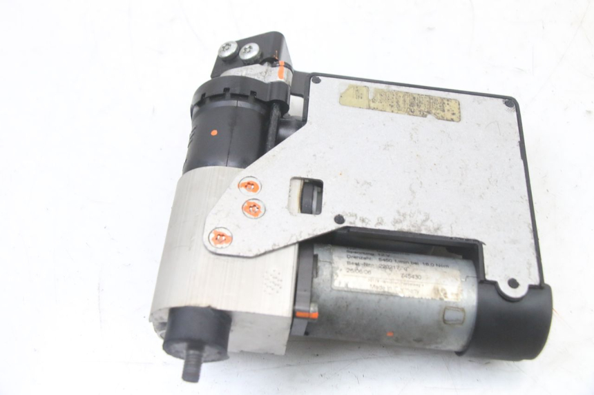 photo de POMPA ABS PEUGEOT SATELIS COMPRESSOR K15 125 (2006 - 2009) - Primo piano tecnico