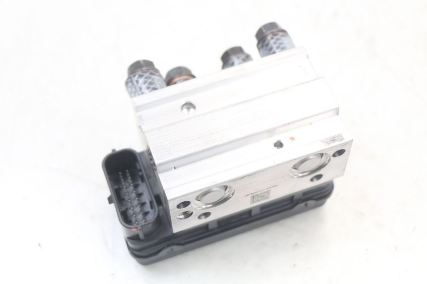 photo de POMPA ABS ROYAL ENFIELD CONTINENTAL GT 650 (2019 - 2024) - Altra angolazione