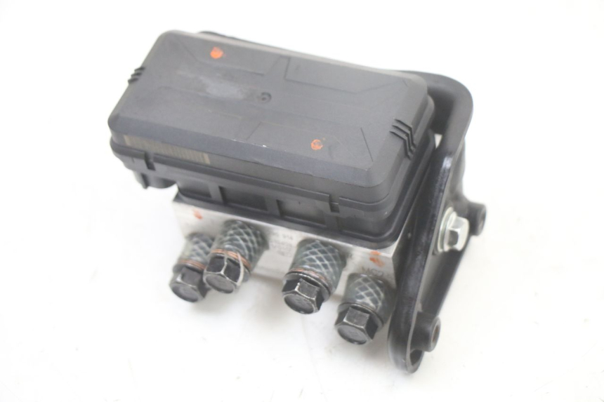 photo de POMPA ABS ROYAL ENFIELD HYMALAYAN 410 (2016 - 2023) - Dettagli dei punti di fissaggio