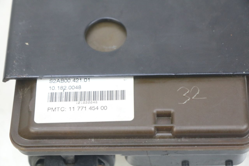 photo de POMPA ABS PEUGEOT SATELIS 125 (2010 - 2012) - Zoom sullo stato d'uso