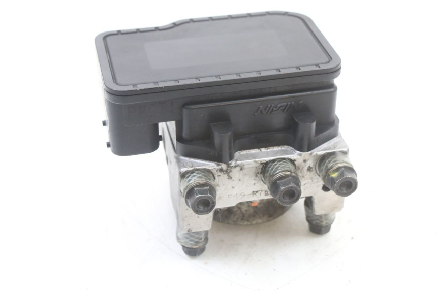 photo de POMPA ABS PEUGEOT SATELIS 125 (2013 - 2018) - Dettagli dei punti di fissaggio