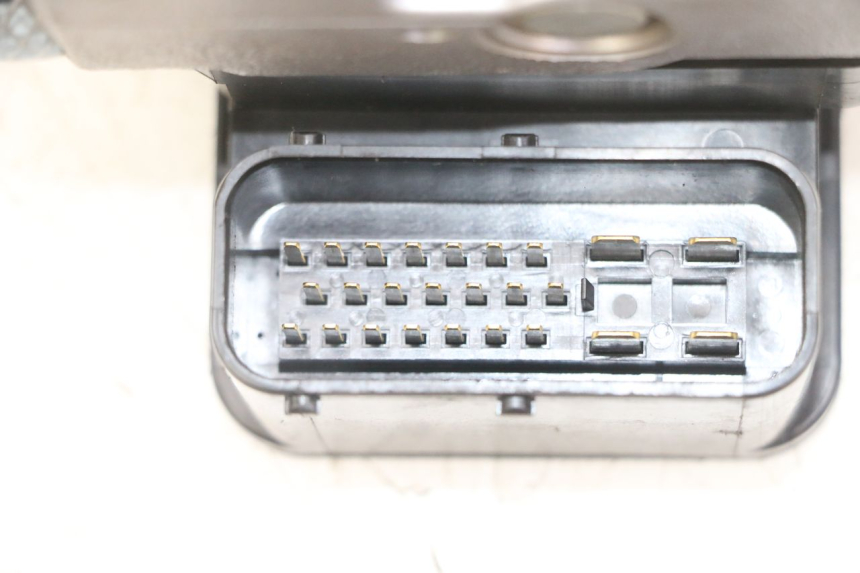 photo de POMPA ABS PEUGEOT SATELIS 125 (2013 - 2018) - Dettagli dei punti di fissaggio