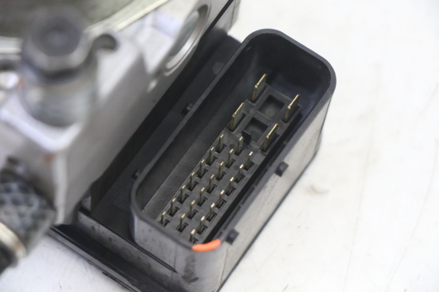 photo de POMPA ABS PEUGEOT SATELIS 125 (2013 - 2018) - Zoom sullo stato d'uso