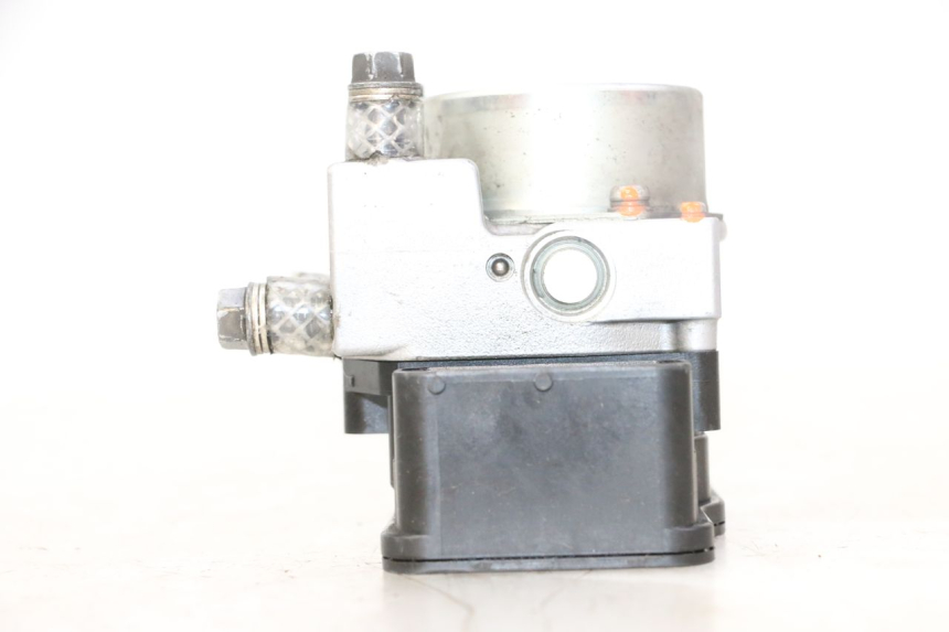 photo de POMPA ABS PEUGEOT SATELIS 125 (2013 - 2018) - Primo piano ad alta risoluzione