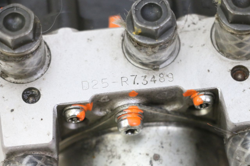 photo de POMPA ABS PEUGEOT SATELIS 125 (2013 - 2018) - Primo piano tecnico