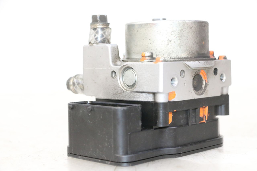 photo de POMPA ABS PEUGEOT SATELIS 125 (2013 - 2018) - Dettagli dei punti di fissaggio