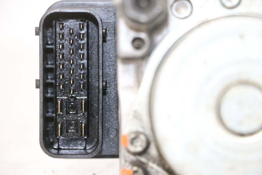 photo de POMPA ABS PEUGEOT SATELIS 125 (2013 - 2018) - Stato della superficie e materiale