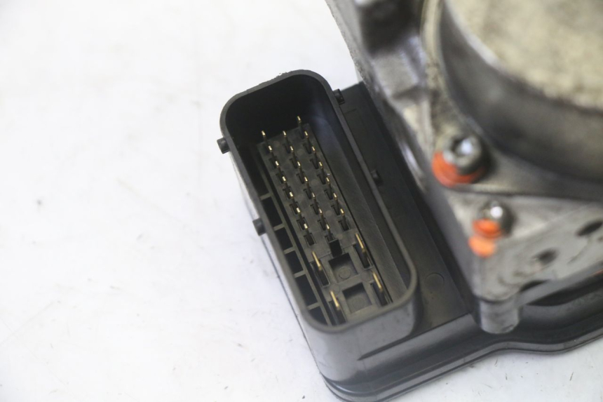 photo de POMPA ABS PEUGEOT SATELIS 125 (2010 - 2012) - Zoom sullo stato d'uso