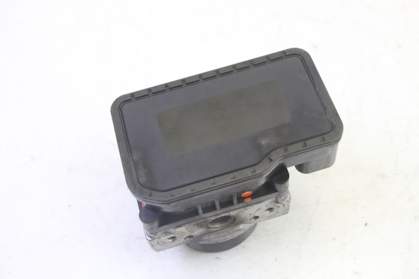 photo de POMPA ABS PEUGEOT SATELIS 125 (2010 - 2012) - Dettagli dei punti di fissaggio