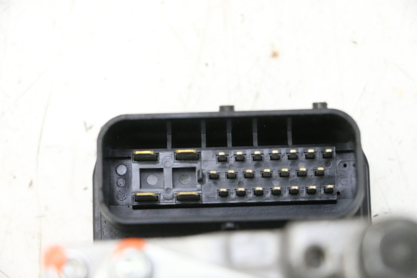 photo de POMPA ABS PEUGEOT SATELIS 125 (2013 - 2018) - Zoom sullo stato d'uso