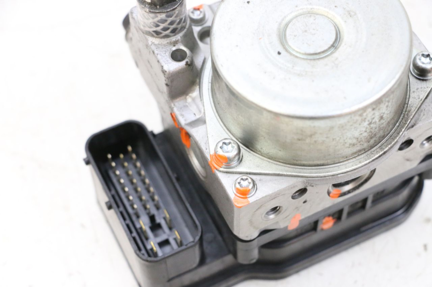 photo de POMPA ABS PEUGEOT SATELIS 125 (2013 - 2018) - Dettagli dei punti di fissaggio